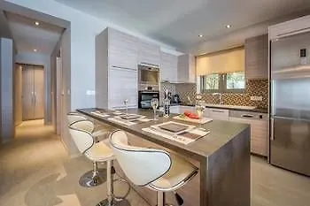 Avra Luxury